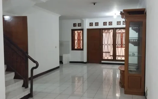 Sewa Rumah 4 Kamar di Pasir Kaliki, Bandung: Strategis, Aman, Komplek Asri